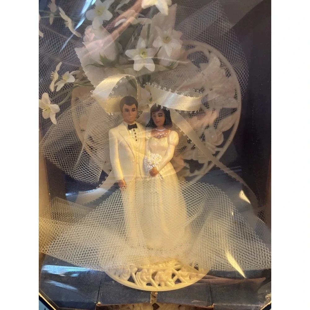 Vintage Bakery Crafts Cake Topper Wedding couple Dark Brown Hair. Black Hair